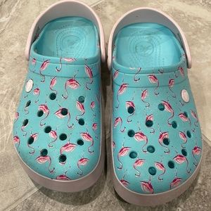 A pair of Crocs- Women’s size 8 with Flamingos!